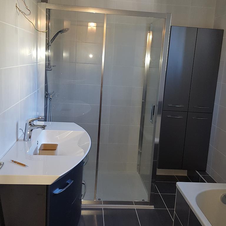 Cabine de douche transparente