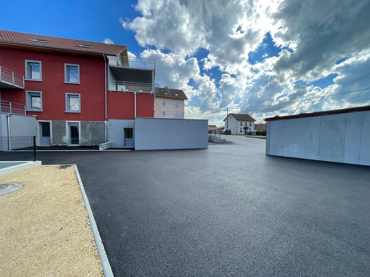 Allée en béton désactivé d'un lotissement