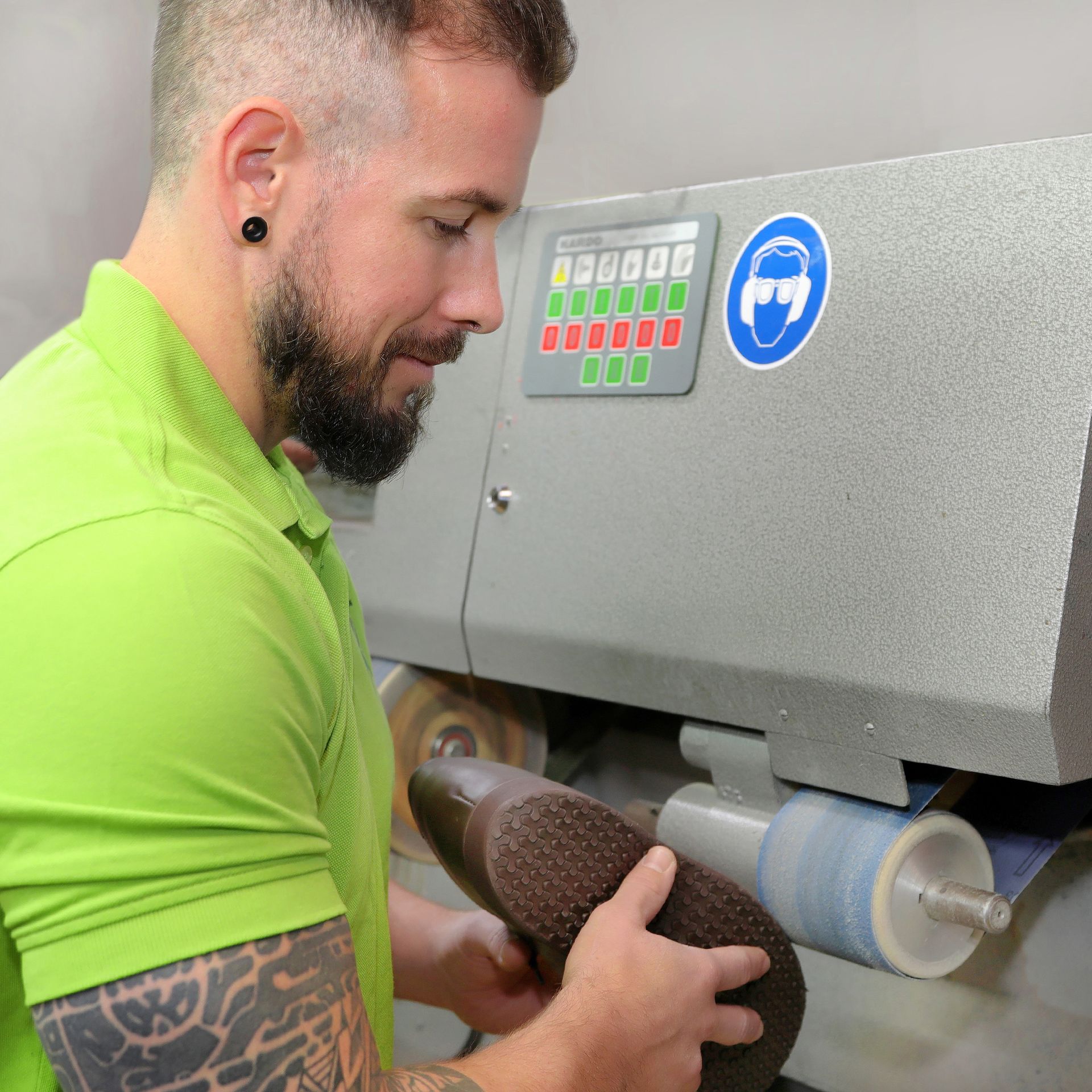 Forster Orthopädieschuhtechnik GmbH – ein Schuh wird geschliffen