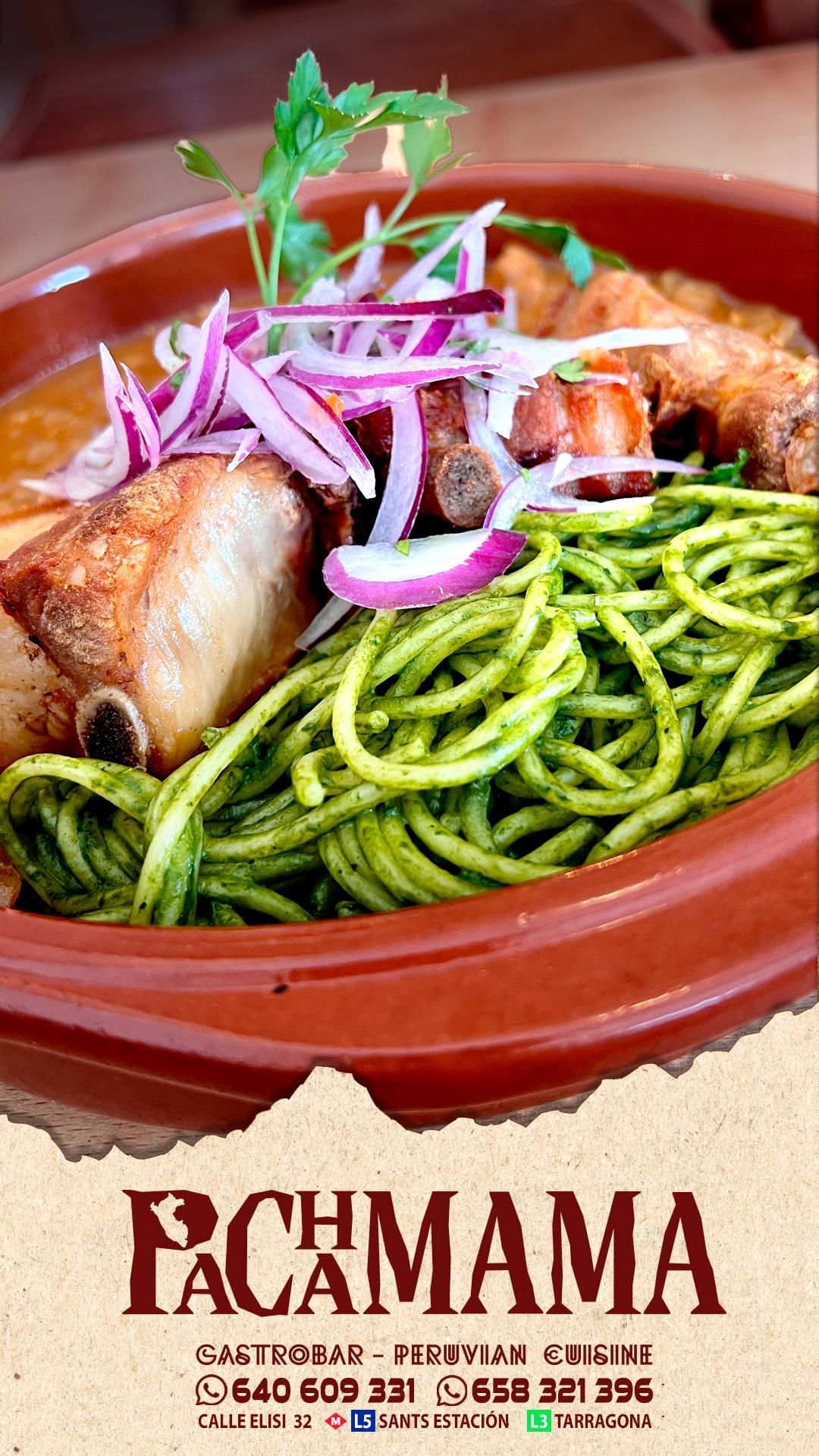 Un plato que consiste en una chuleta empanada cubierta con una generosa porción de pasta al pesto de un verde intenso, servido en Pacamama.