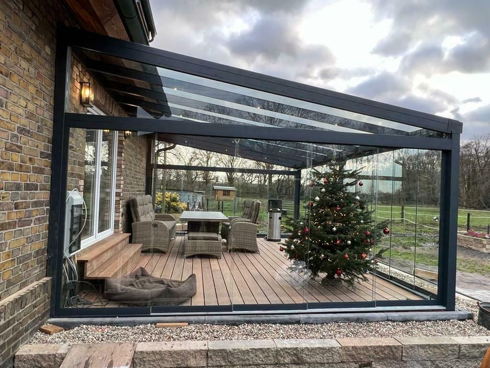 Runder Wintergarten bei einem Einfamilienhaus