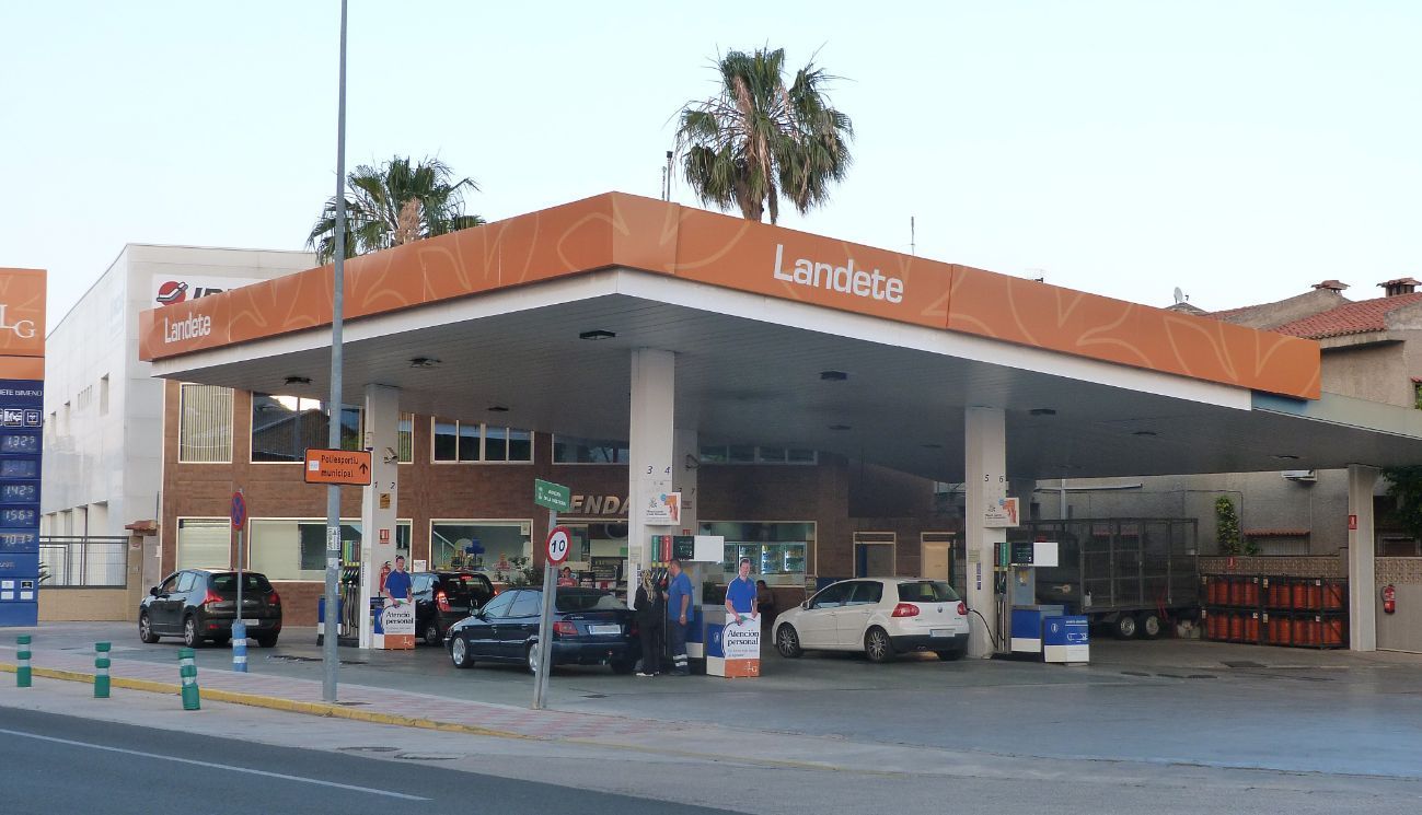 gasolinera con tienda en tavernes de la valldigna