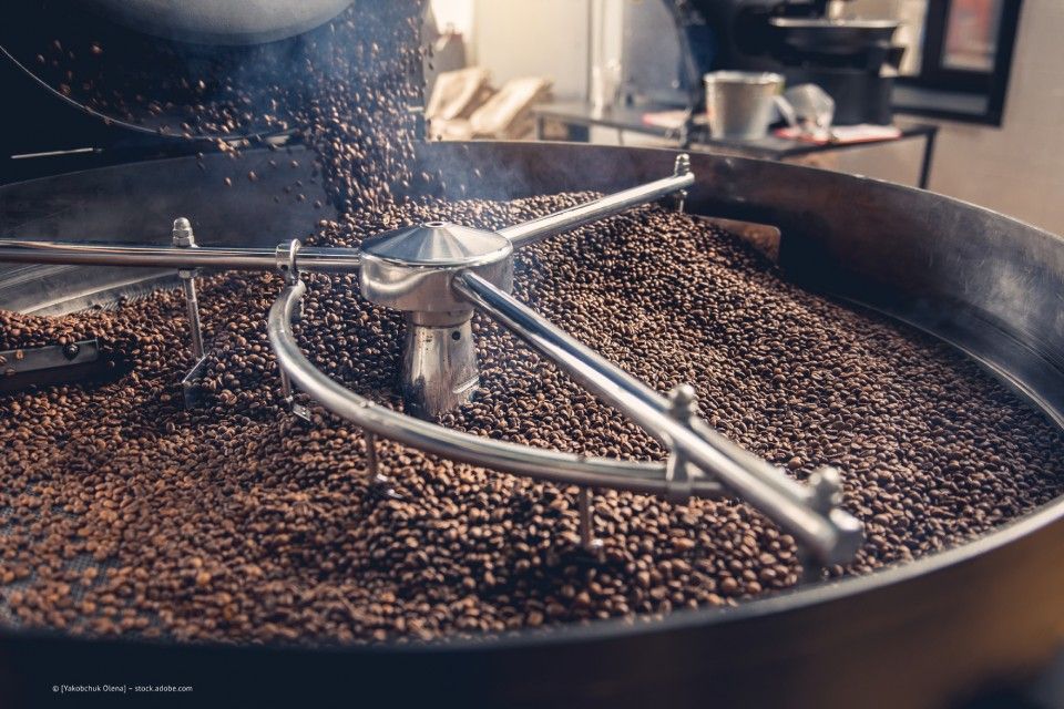 Kaffeebohnen werden verarbeitet