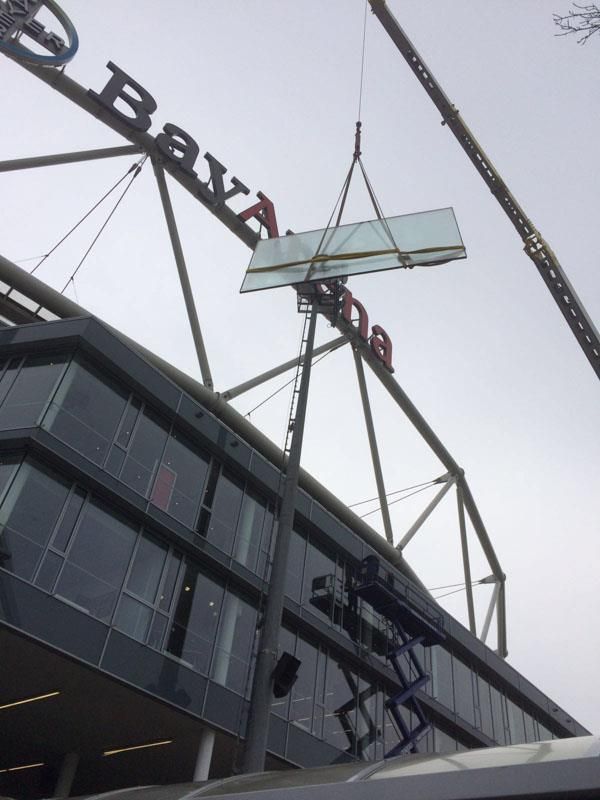 Ein großes Gebäude mit dem Wort Bank darauf