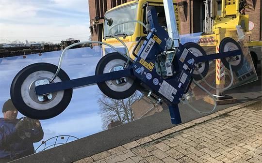 LINA24 - Autokran- und Arbeitsbühnenvermietung - Glassauganlage