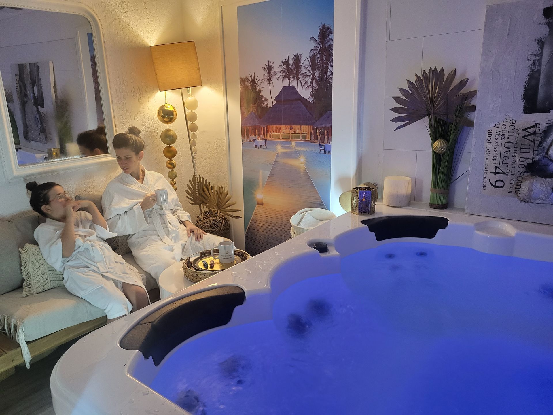 Espace Jacuzzi avec deux clientes