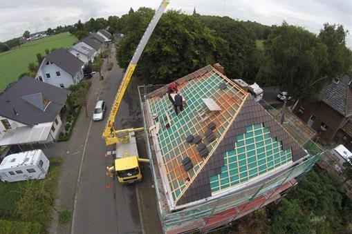 Sagel Bedachungen - Dachdecker Arbeiten LINA24 Autokran