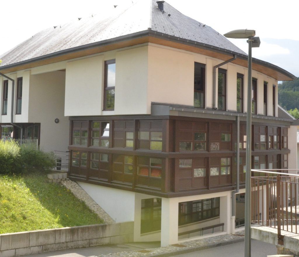 Un bâtiment de crèche