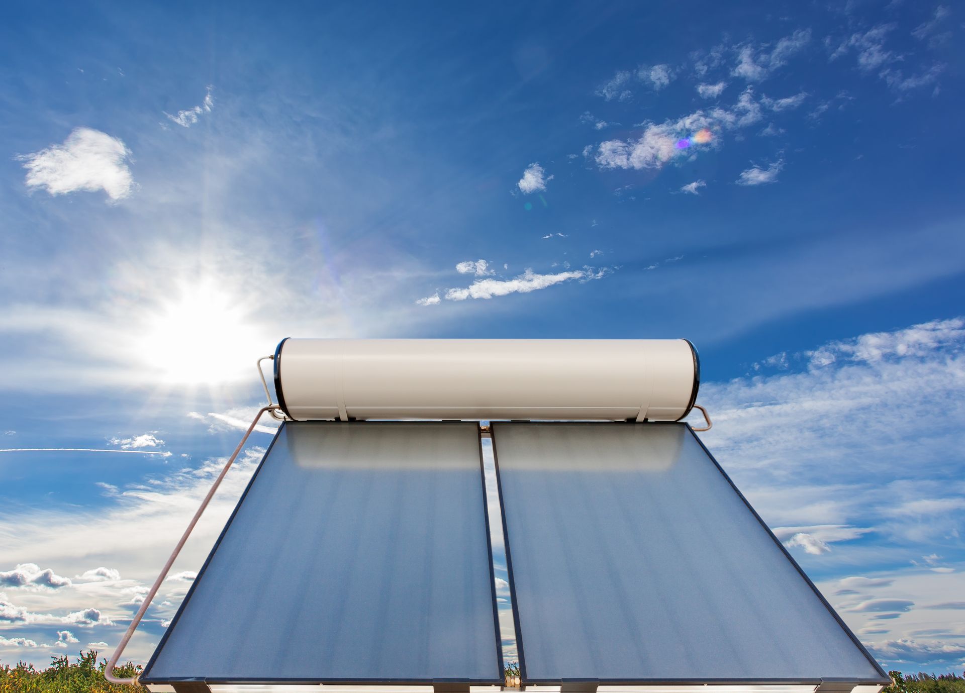 Installation d'un système solaire combiné sur un toit