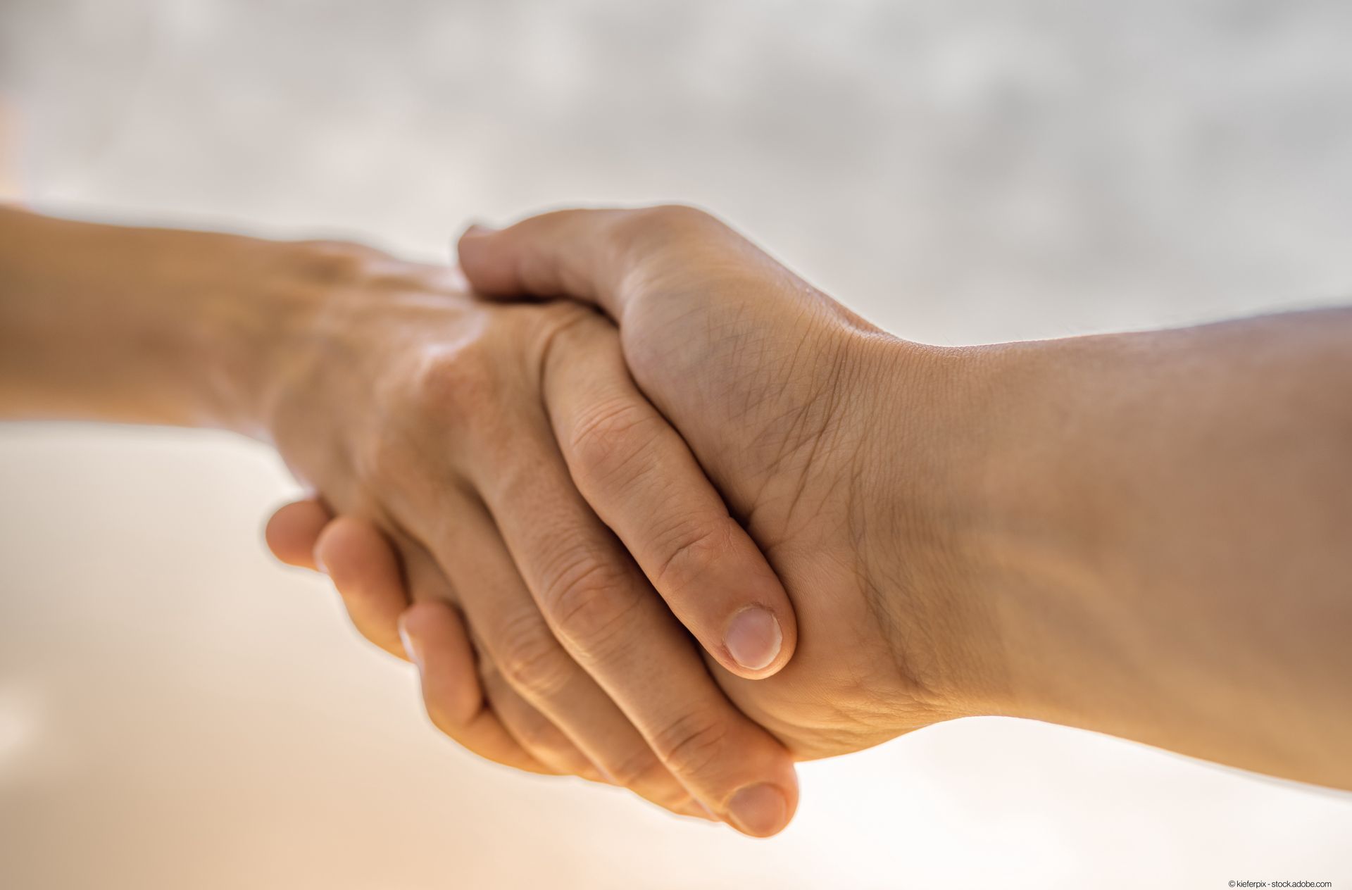 Hände werden geschüttelt