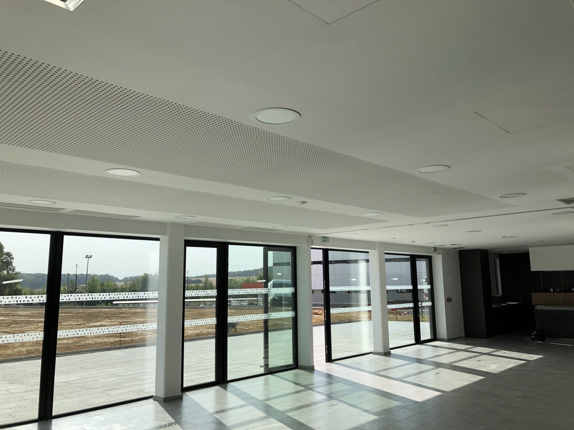 Plafond hangar insonorisé