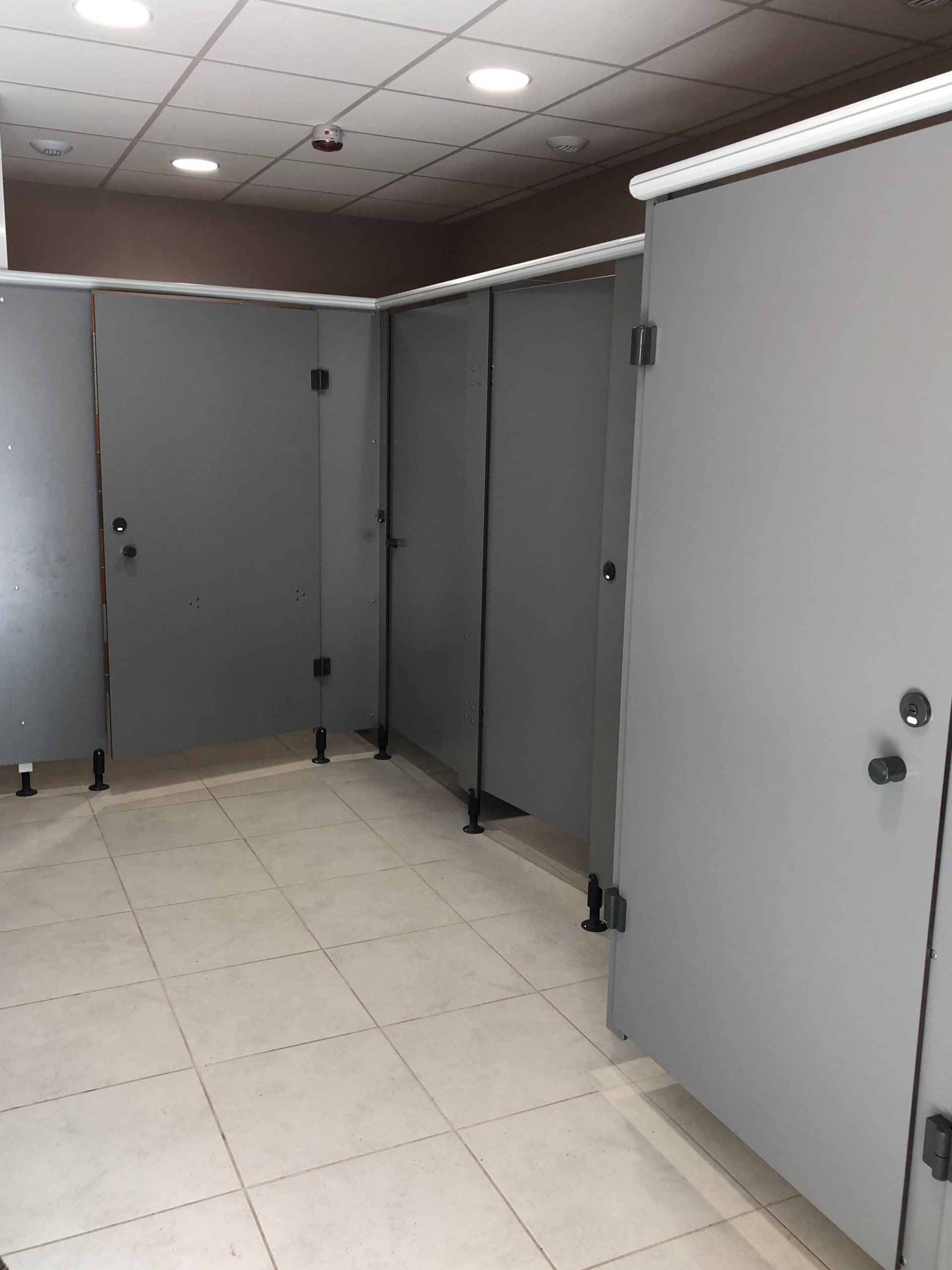 Menuiseries intérieures toilettes