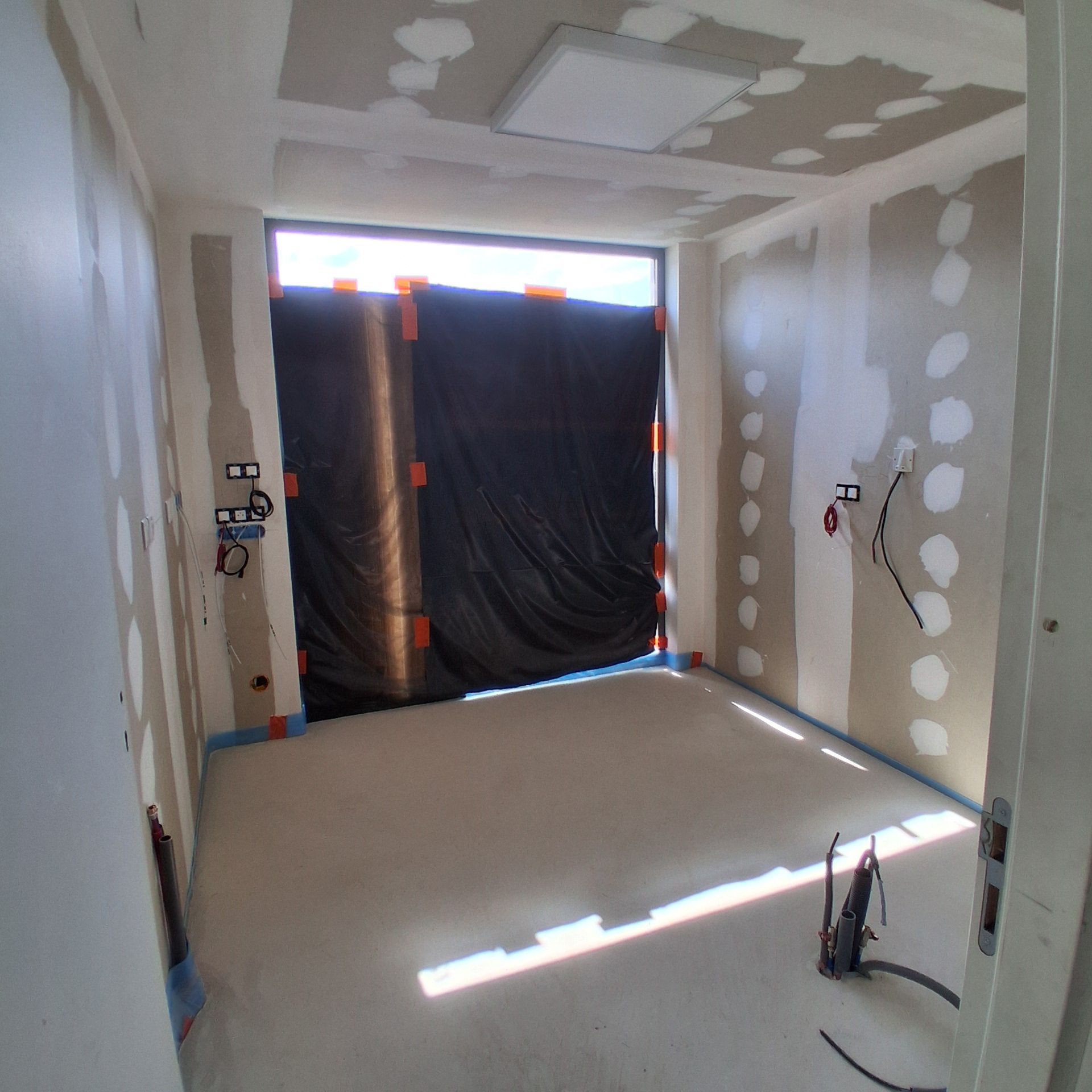 Pièce avec des cloisons en Placo