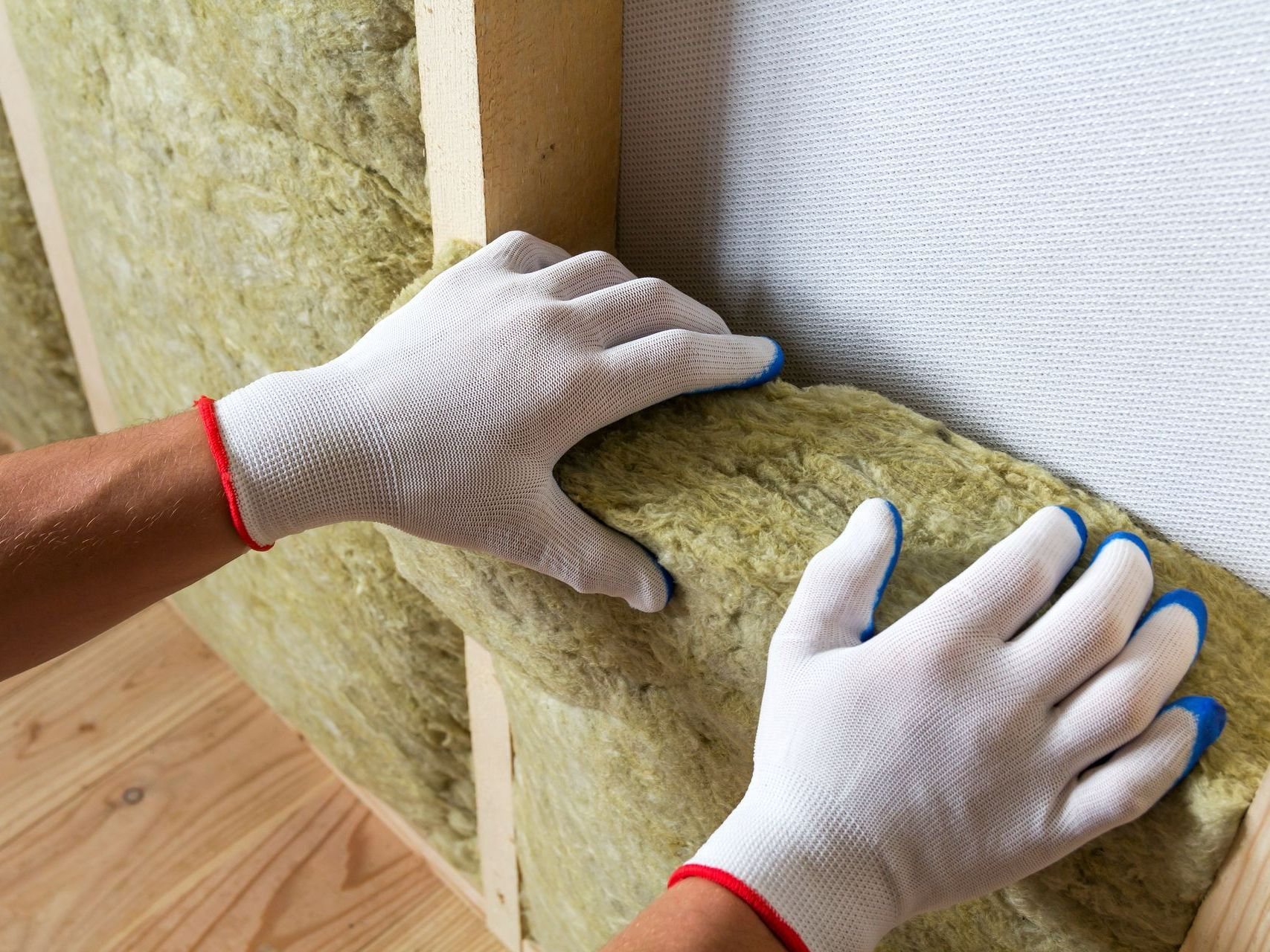 Isolation des murs avec de la laine de verre