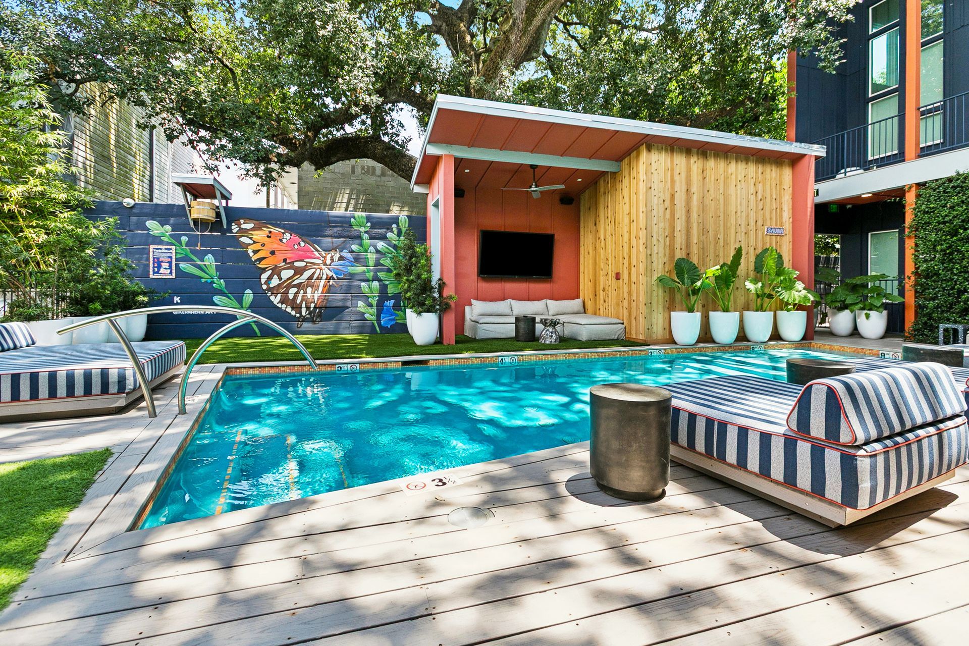 An aerial view of a swimming pool surrounded by chairs and umbrellas.