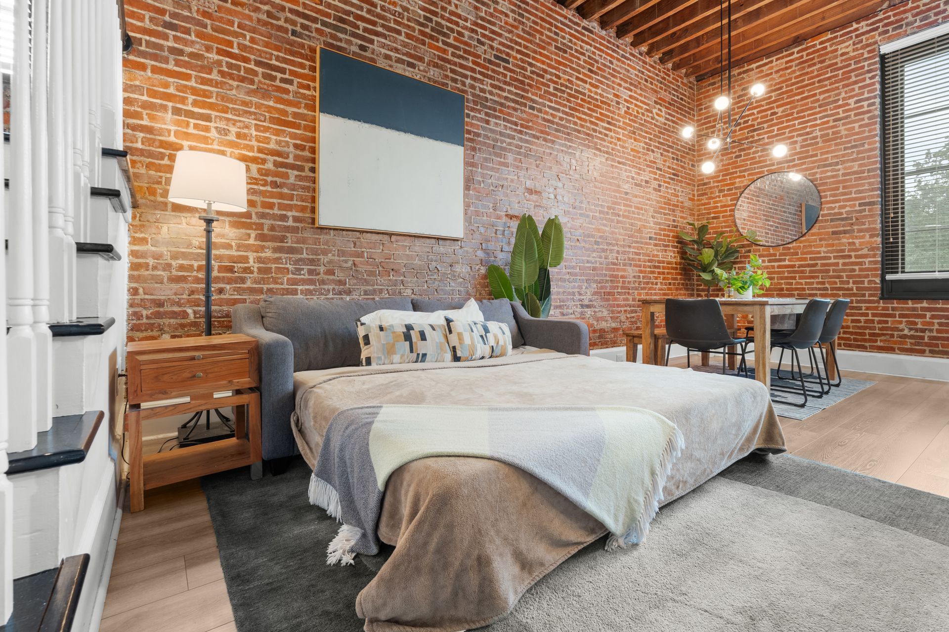 West End Loft - Downtown, 5 min. walk to River St!