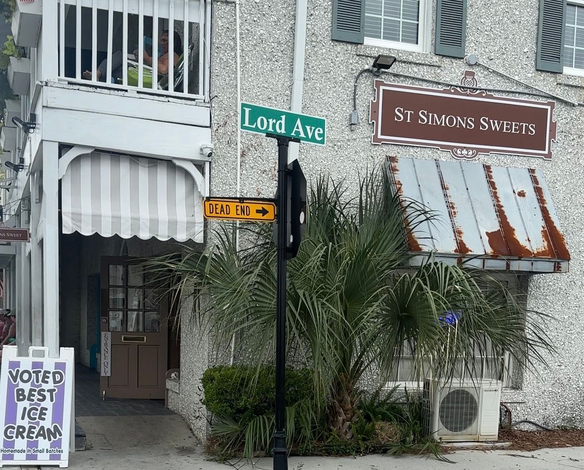 St Simons Sweet 
Located in the Village, on the corner of Lord Ave. and Mallery St.
