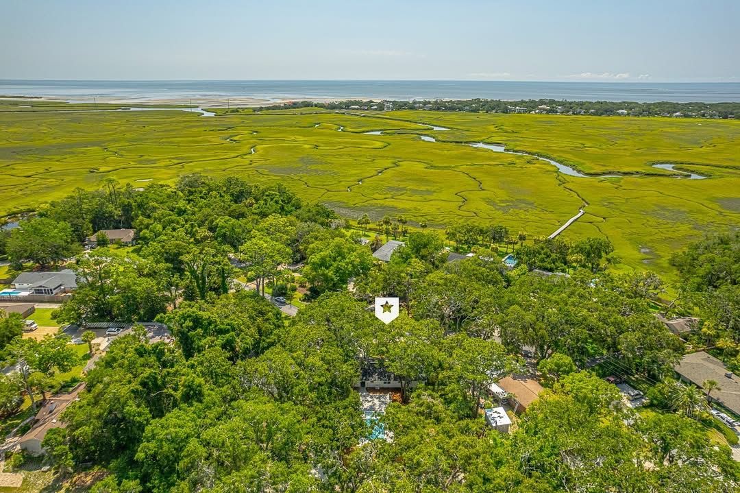 Cater Cove - private pool, 1 mile to beach, quiet!
