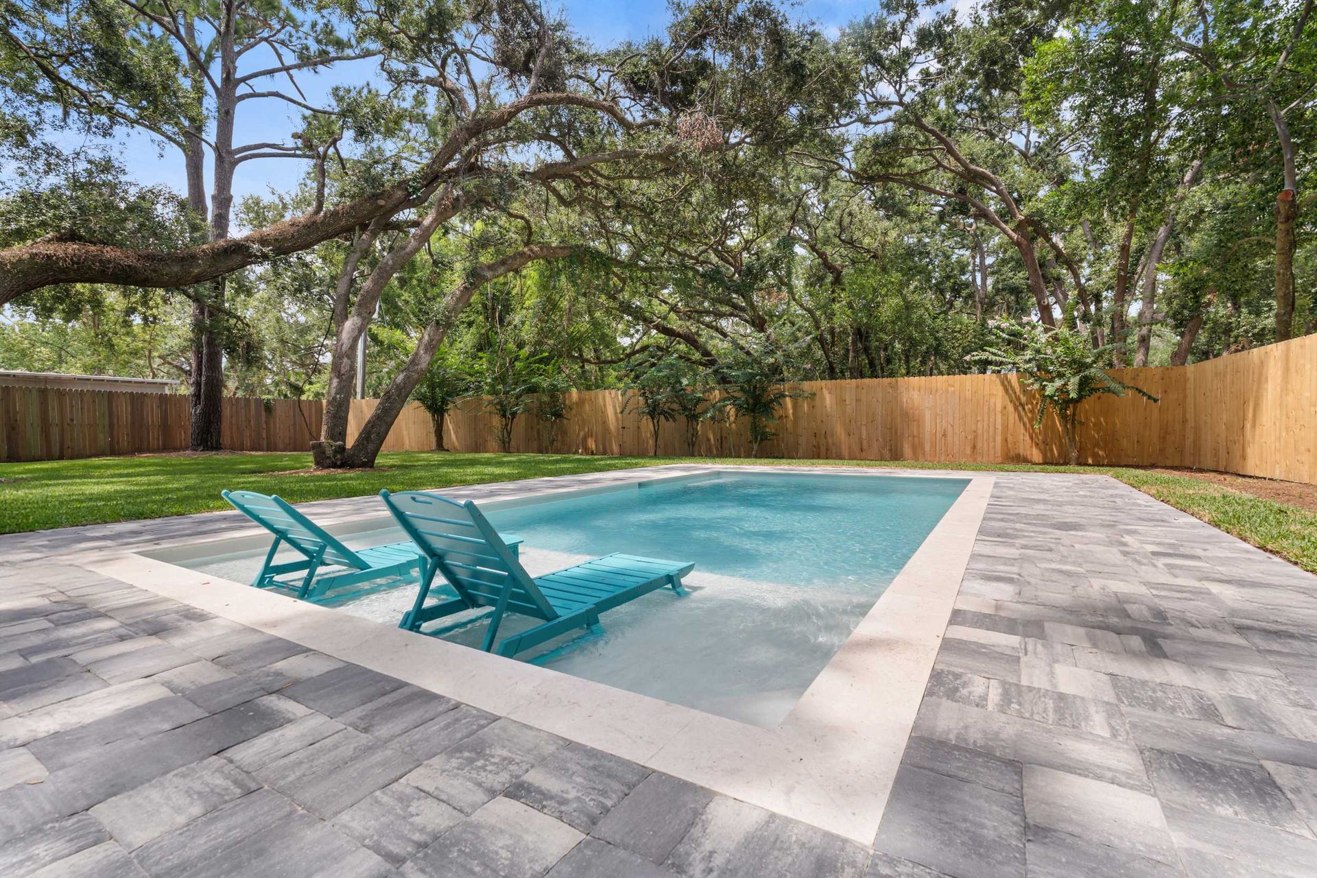 Cater Cove - private pool, 1 mile to beach, quiet!
