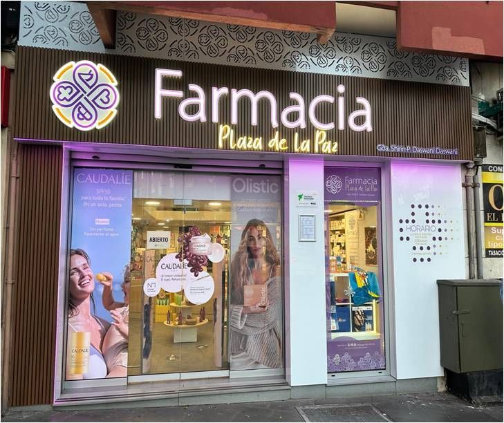 Instalación de mobiliario en óptica en Canarias