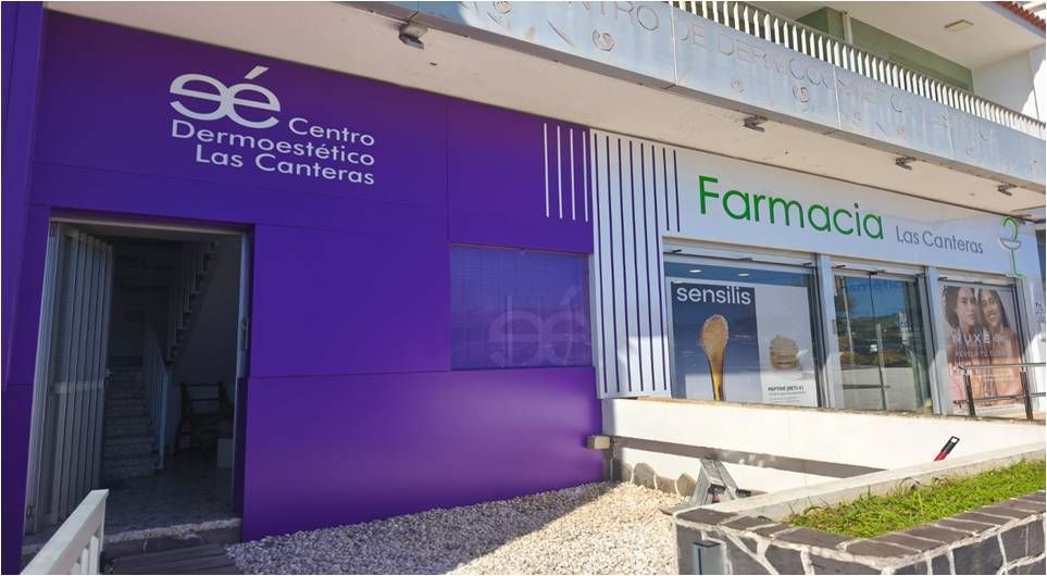 Etiquetas electrónicas en estanterías de farmacia