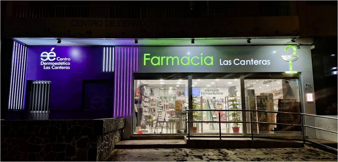 Puerta automática de acceso a farmacia