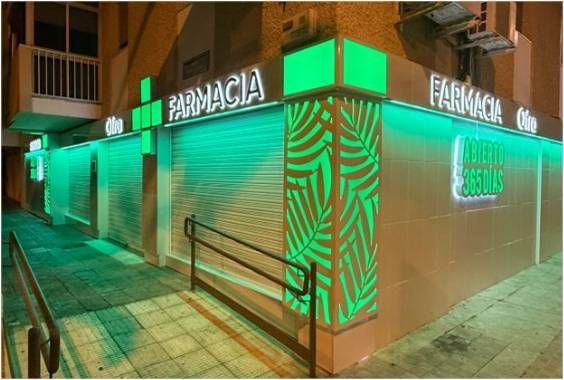 Báscula profesional para farmacia en zona de atención