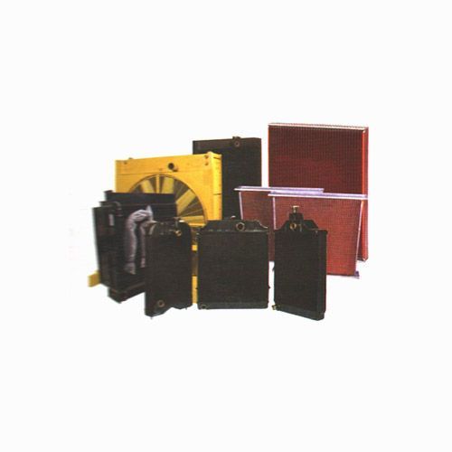 Un montón de diferentes tipos de radiadores sobre un fondo blanco.