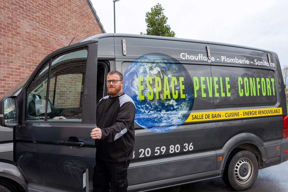 Salarié d’Espace Pevele Confort