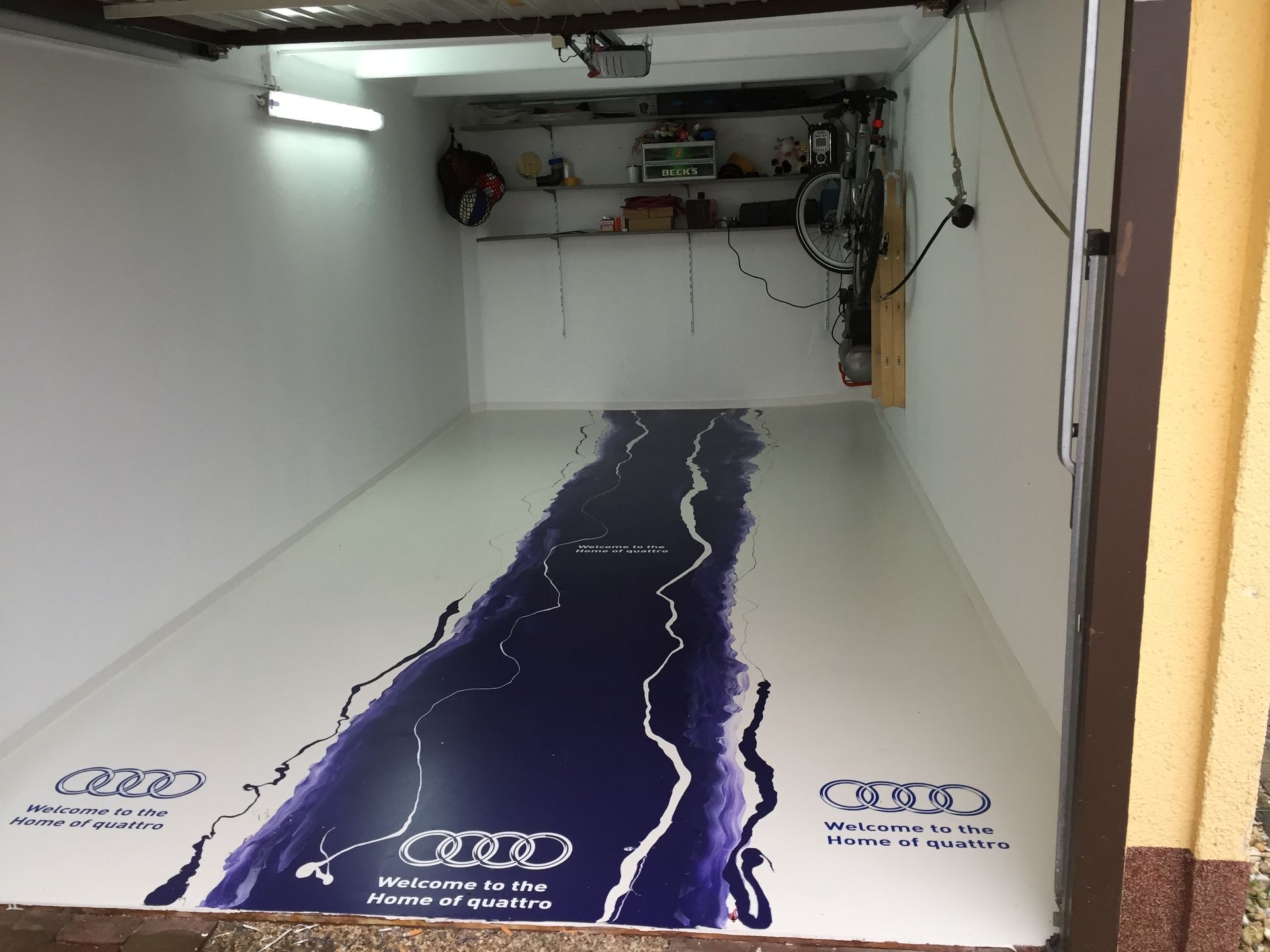 Zwei übereinander angeordnete Platzhalterbildsymbole, die eine Berglandschaft und einen Kreis zeigen.