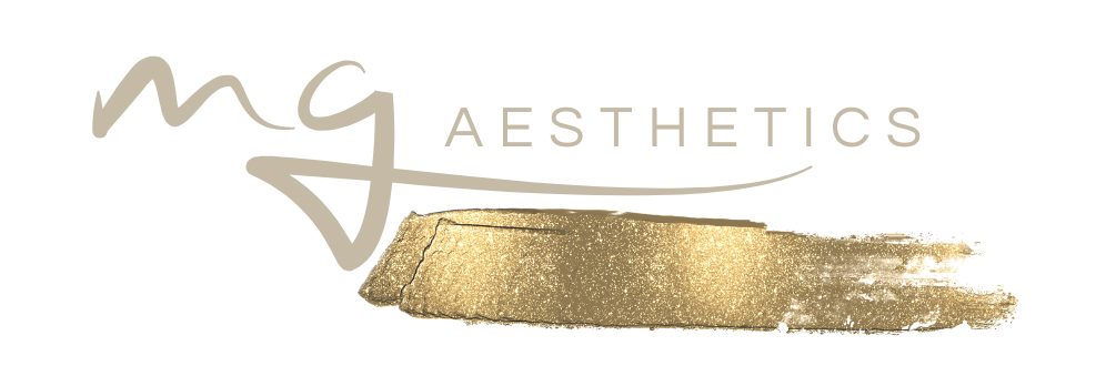 Ein Logo für MG Aesthetic mit einem goldenen Pinselstrich.