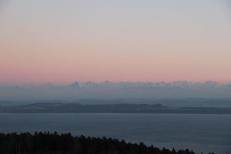 montagnes à l'aurore