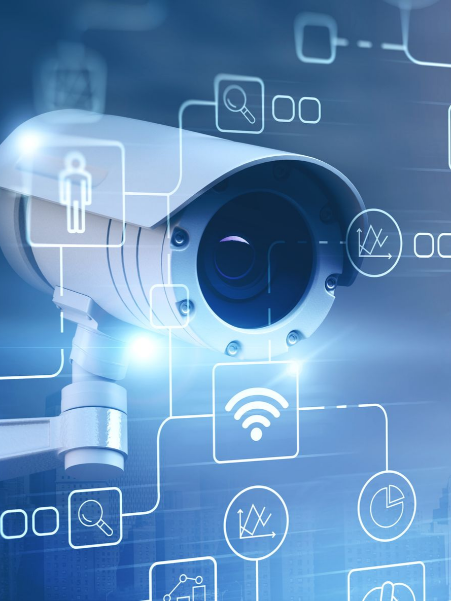 Caméra de sécurité avec superposition numérique affichant les icônes de connexion.