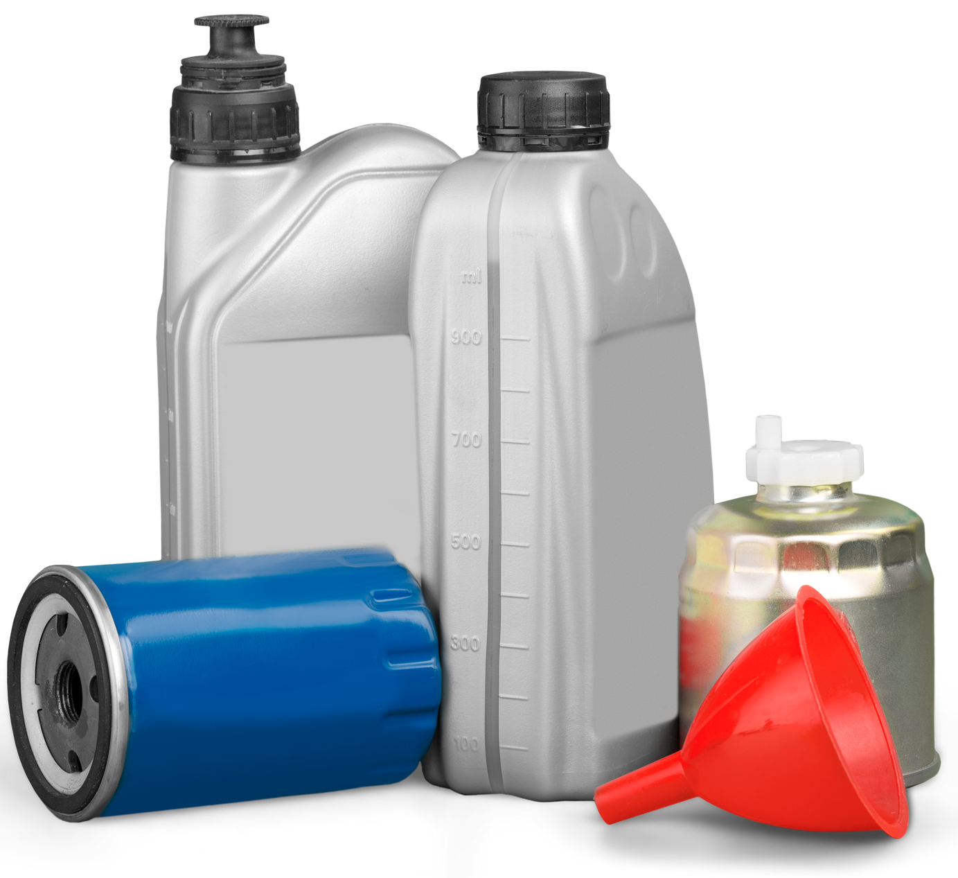 Bidons d'huile automobile assortis, un filtre bleu et un entonnoir rouge.