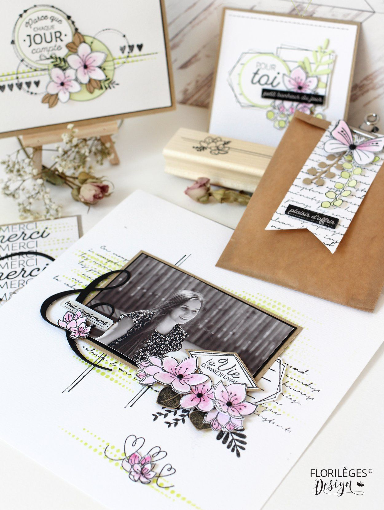 Cartes de vœux et scrapbooking avec motifs floraux et à l'encre dans des tons neutres.