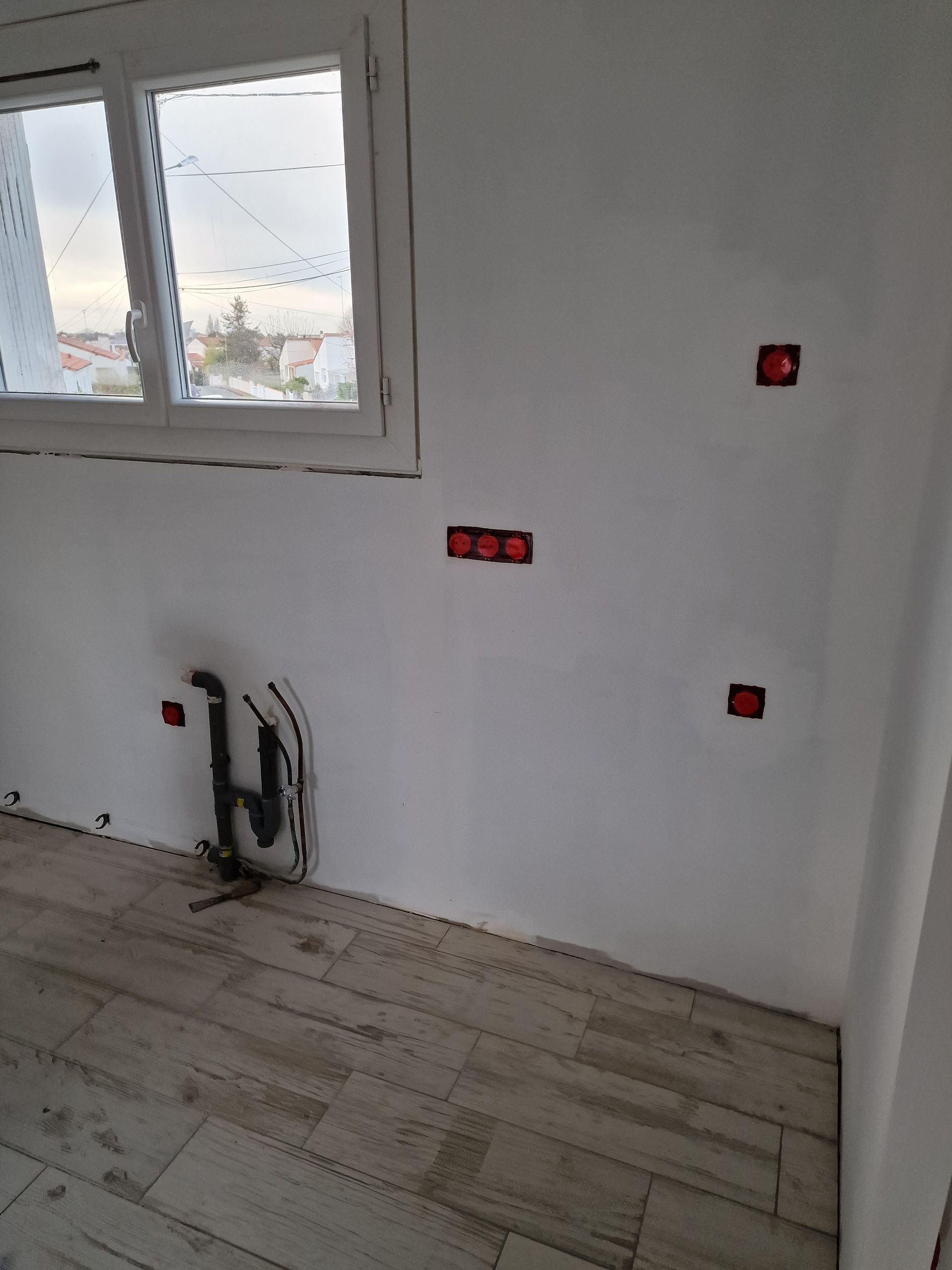 Installation de prises et interrupteurs