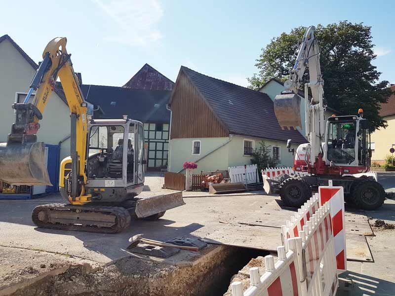 DHK-Bau GmbH & Co. KG, Hasenlohe 9, Neustadt a. d. Aisch, Erdbau und Aushub von Baugruben, Kanalbau und Kabelbau, Versorgungsleitungen