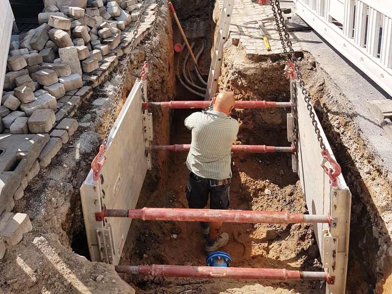 DHK-Bau GmbH & Co. KG, Hasenlohe 9, Neustadt a. d. Aisch, Erdbau und Aushub von Baugruben, Kanalbau und Kabelbau, Versorgungsleitungen