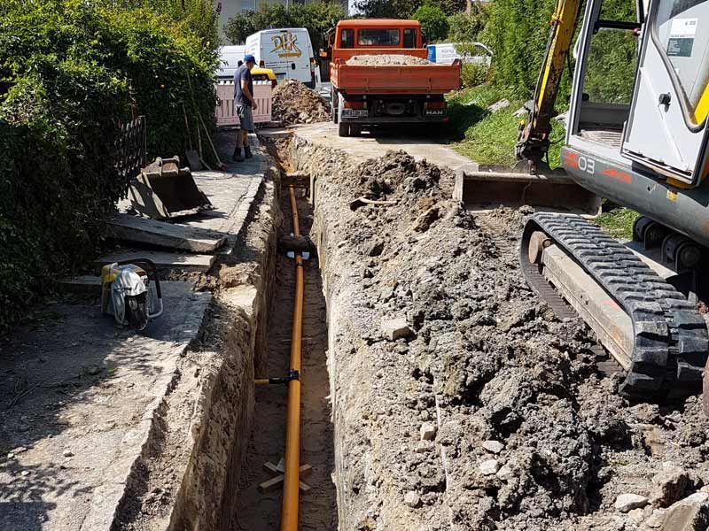 DHK-Bau GmbH & Co. KG, Hasenlohe 9, Neustadt a. d. Aisch, Erdbau und Aushub von Baugruben, Kanalbau und Kabelbau, Versorgungsleitungen