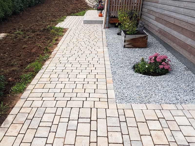 DHK-Bau GmbH & Co. KG, Hasenlohe 9, Neustadt a. d. Aisch, Pflasterarbeiten, Gartengestaltung, Gartenbau, Natursteinmauern, Natursteintreppen, Hofgestaltung