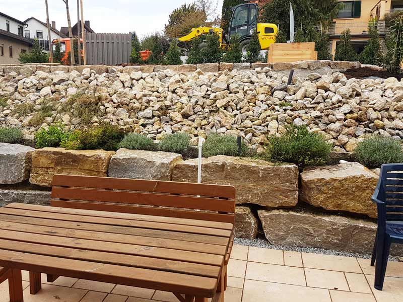 DHK-Bau GmbH & Co. KG, Hasenlohe 9, Neustadt a. d. Aisch, Pflasterarbeiten, Gartengestaltung, Gartenbau, Natursteinmauern, Natursteintreppen, Hofgestaltung