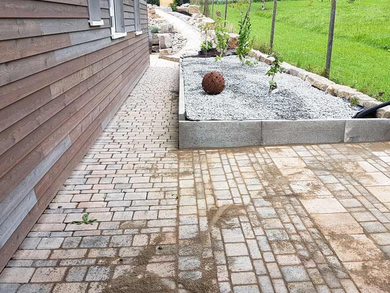 DHK-Bau GmbH & Co. KG, Hasenlohe 9, Neustadt a. d. Aisch, Pflasterarbeiten, Gartengestaltung, Gartenbau, Natursteinmauern, Natursteintreppen, Hofgestaltung