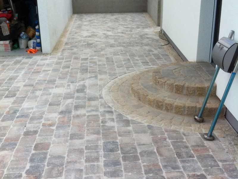 DHK-Bau GmbH & Co. KG, Hasenlohe 9, Neustadt a. d. Aisch, Pflasterarbeiten, Gartengestaltung, Gartenbau, Natursteinmauern, Natursteintreppen, Hofgestaltung