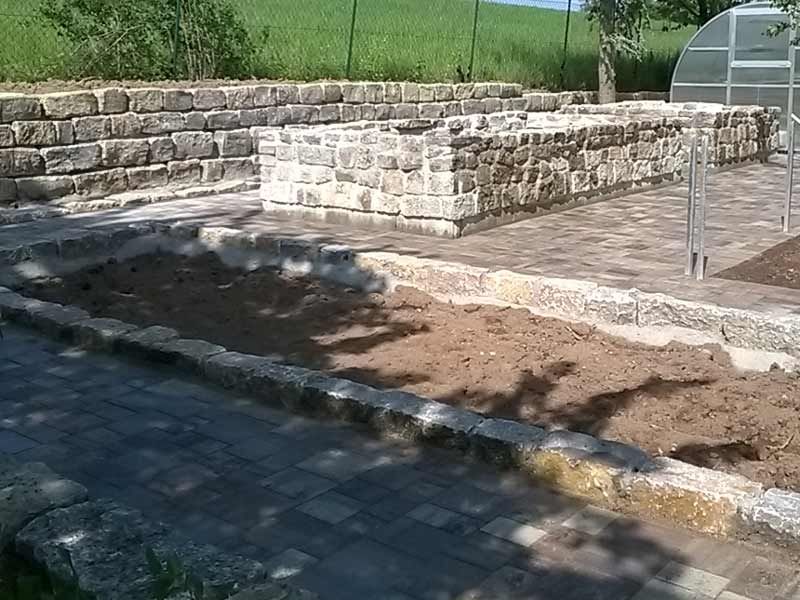 DHK-Bau GmbH & Co. KG, Hasenlohe 9, Neustadt a. d. Aisch, Pflasterarbeiten, Natursteintreppenanlagen, Teichanlagen und Poolanlagen, Terrassenanlagen und Fundamente, Natursteinmauern und Trockensteinmauern