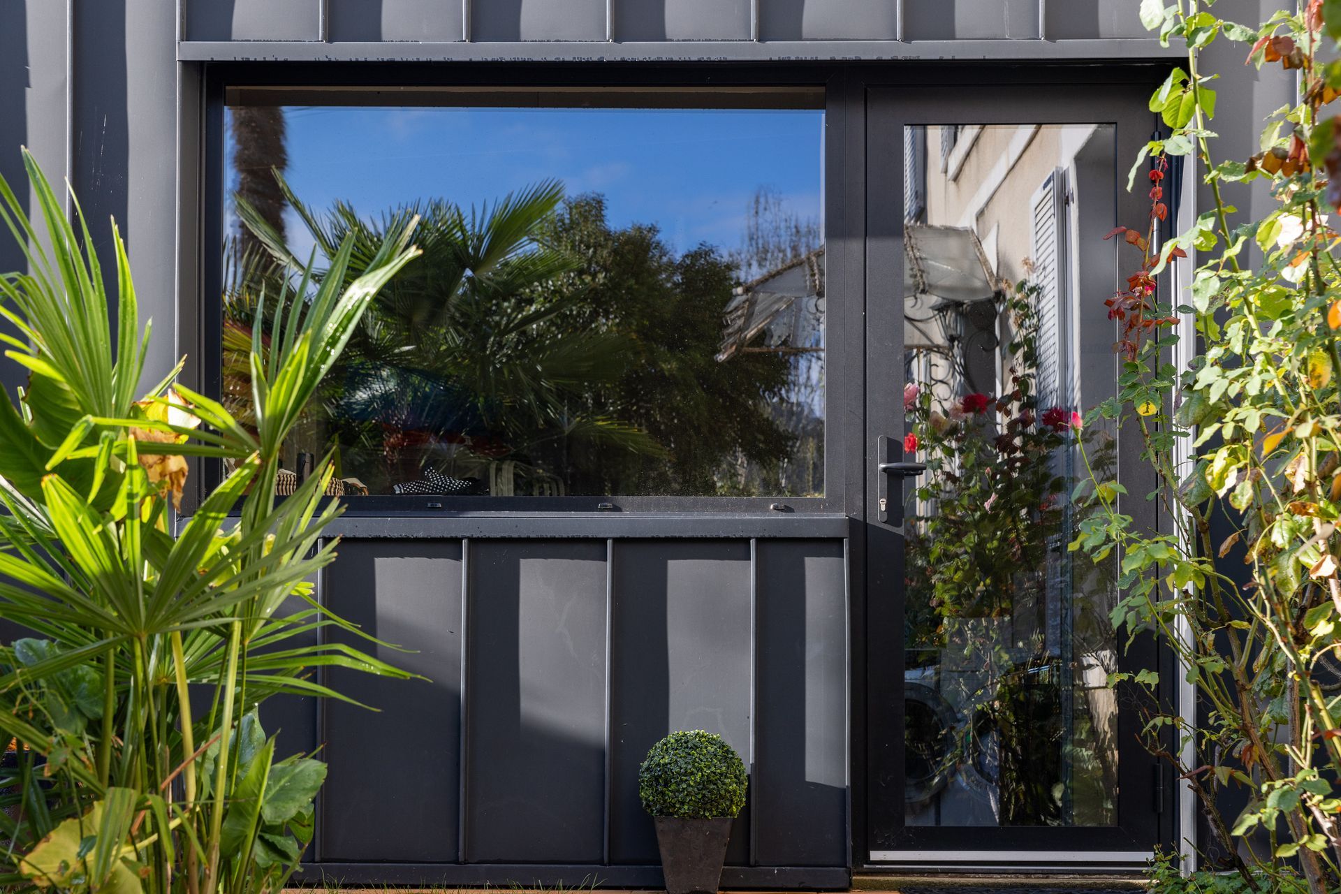 Focus sur fenêtre et porte vitrée