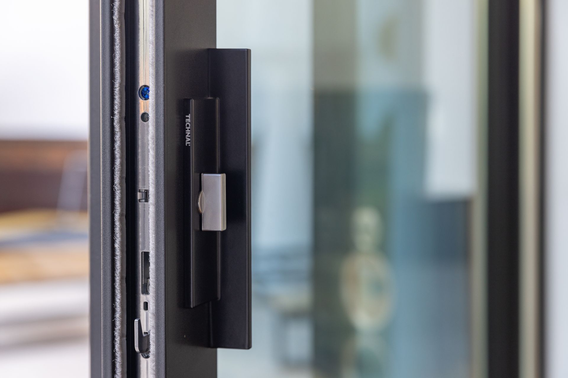 Focus sur poignée de porte Technal