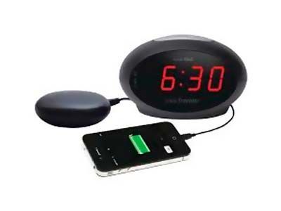 Un reloj que tiene la hora 6:30