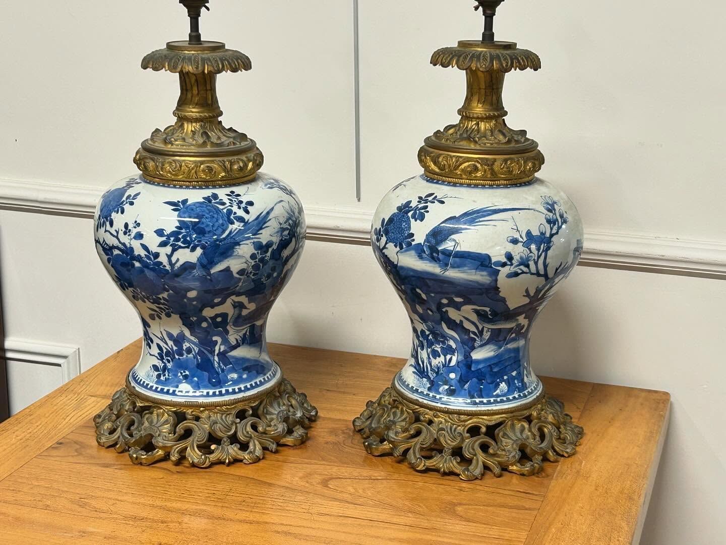 Duo d'objets en porcelaine