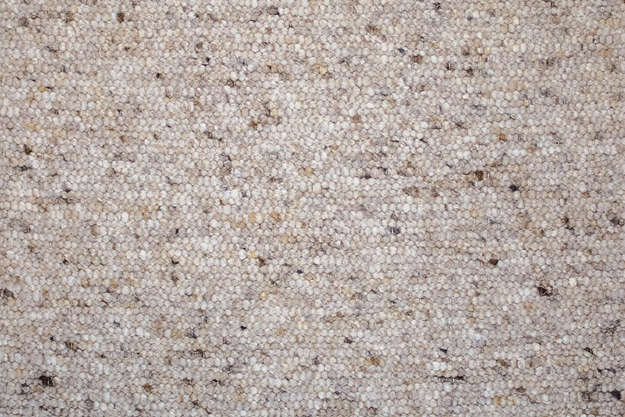 Eine Nahaufnahme eines Teppichs mit vielen kleinen Punkten darauf.
