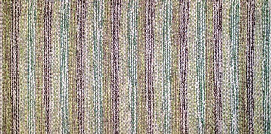 Eine Nahaufnahme eines Teppichs mit einem Streifenmuster.